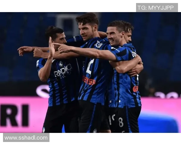 斯普利特海杜克与雅西的激烈对决揭示足球战术与团队精神的较量 斯普利特海杜克与雅西的激烈对决揭示足球战术与团队精神的较量